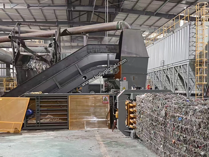 Горизонтальная машина для прессовки отходов одежды