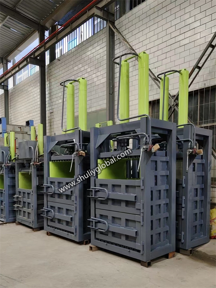 Вертикальная гидравлическая машина для прессовки