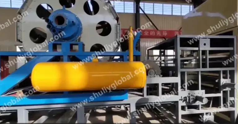 Machine à fabriquer des barquettes en carton