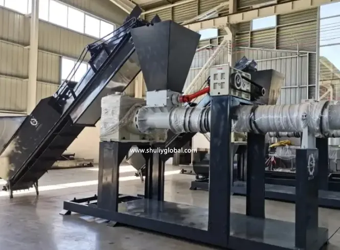 Plastic recycling pelletizing machine